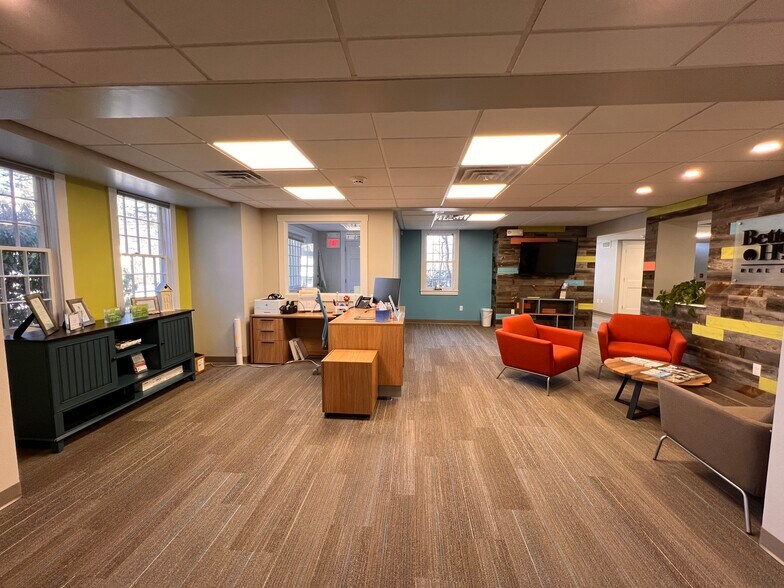 More Photos Of 16 long sands Rd, York Medical For Lease