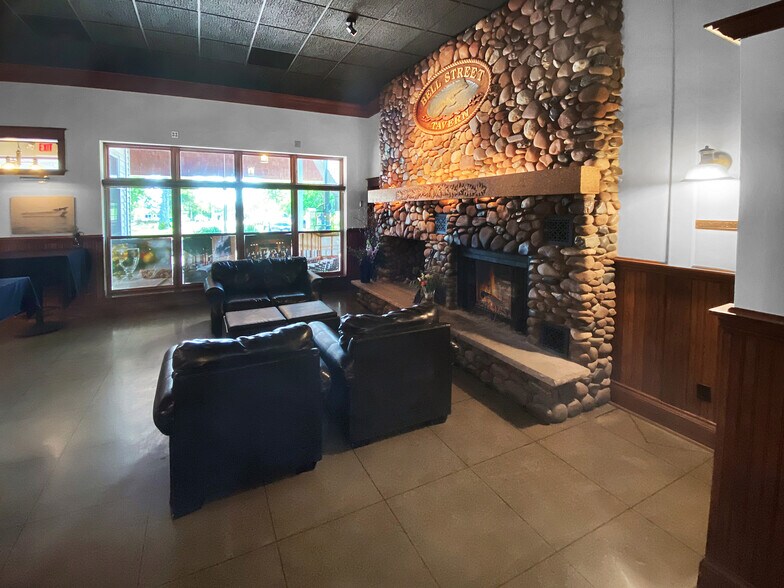 More Photos Of 751 Bell St, La Pointe General Retail For Sale