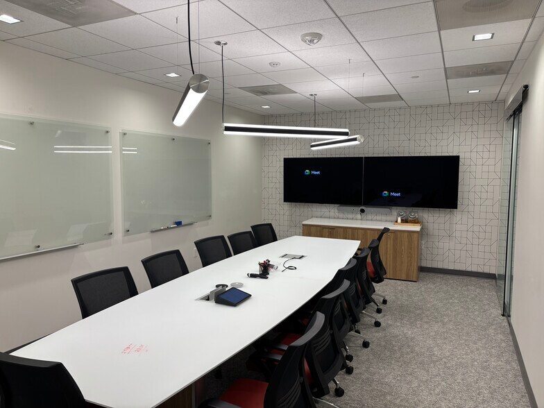 More Photos Of 21000 Atlantic Blvd, Dulles Town Center Office For Lease