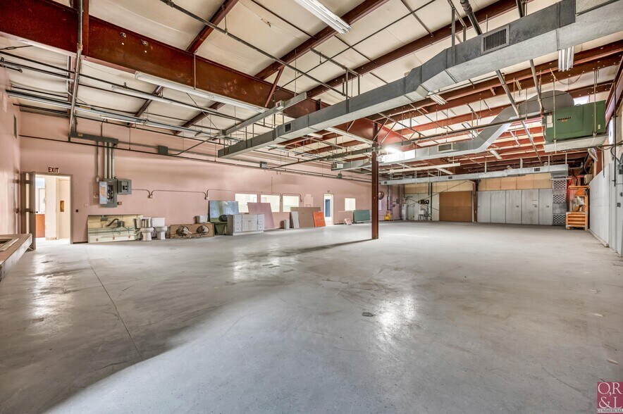 More Photos Of 351 Burnham St, East Hartford Light Manufacturing For Lease