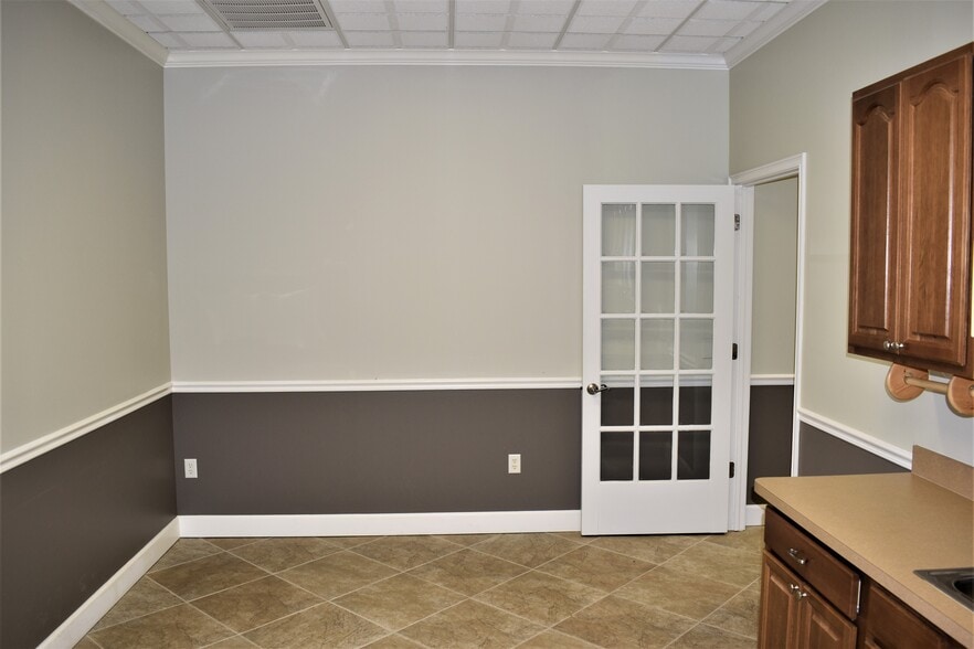 More Photos Of 9015 Americana Rd, Vero Beach Medical For Lease