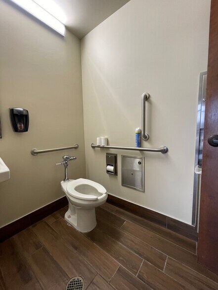 More Photos Of 5220 N Hwy 167, Catoosa Freestanding For Sale