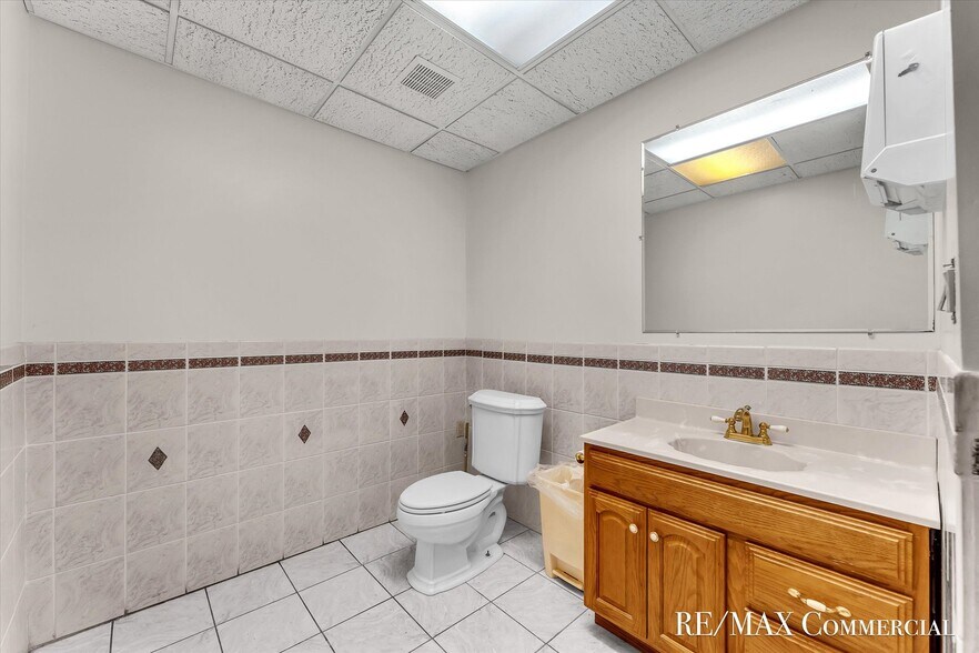 More Photos Of 758 Burton St SE, Grand Rapids Office For Sale