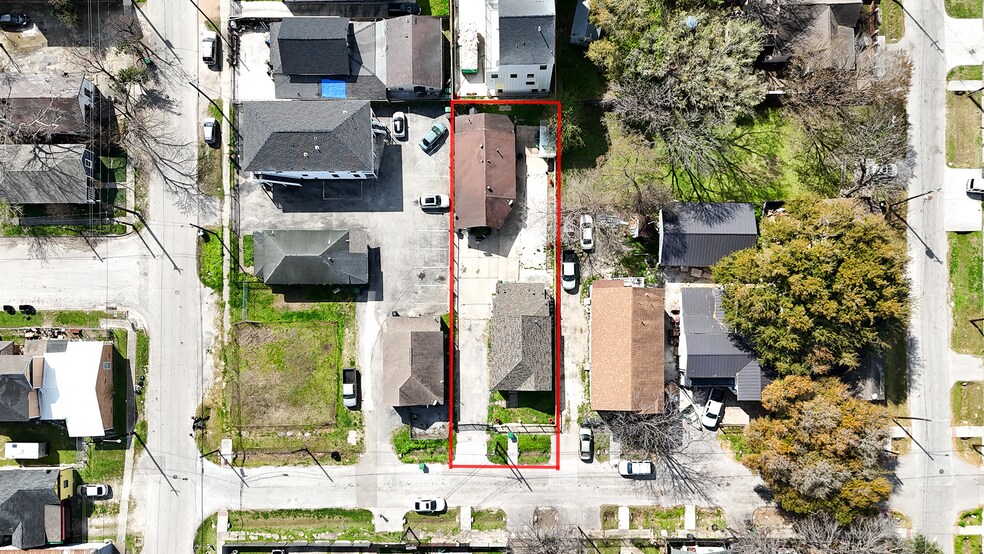 More Photos Of 1611 Common St, Houston Apartments For Sale