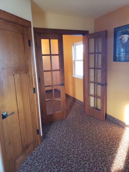 More Photos Of 431 Broad St, Lake Geneva Convenience Store For Sale