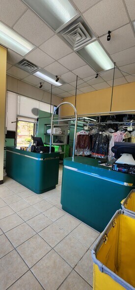 More Photos Of 7110 McGinnis Ferry Rd, Suwanee Service Station For Lease