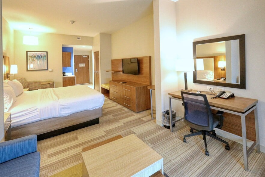 More Photos Of 10520 Huffmeister Rd, Houston Hotel For Sale