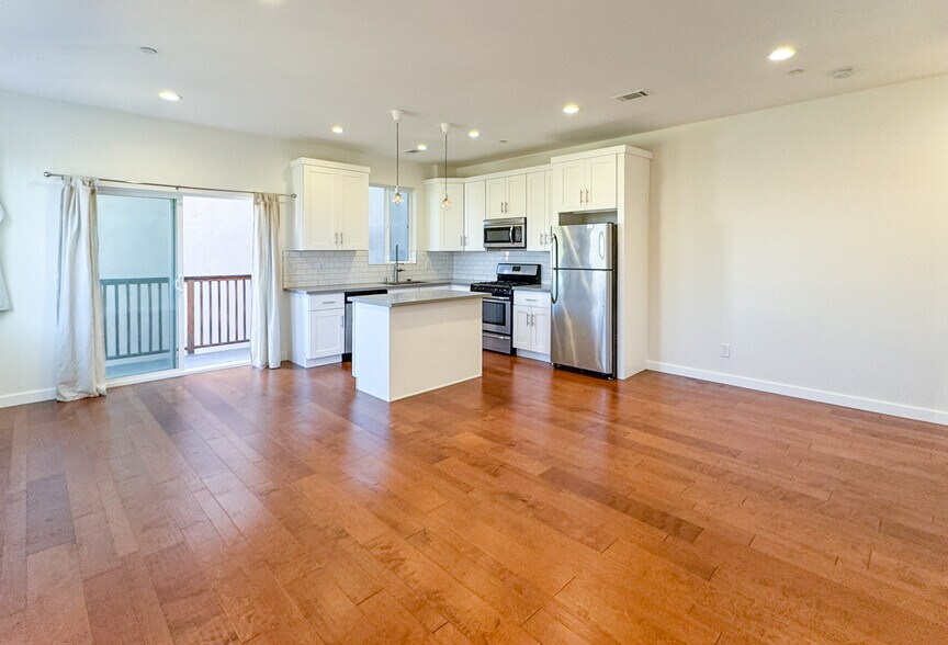 More Photos Of 6178 Aldama St, Los Angeles Apartments For Sale