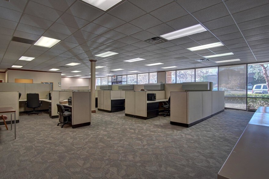 More Photos Of 5105 Old Ellis Pt, Roswell Office For Lease