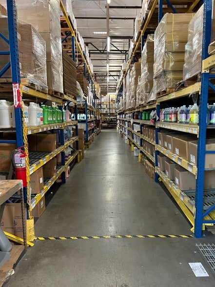 More Photos Of 1805 E McDowell Rd, Phoenix Distribution For Lease