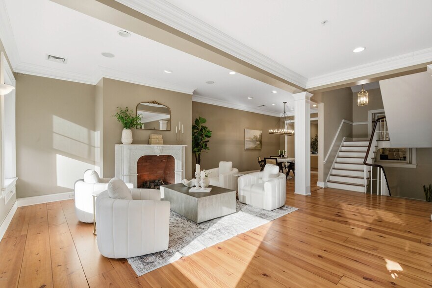 More Photos Of 121-123 E King St, Lancaster Office Residential For Sale