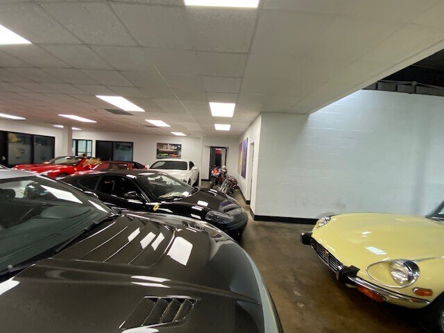 More Photos Of 1155 N Warson Rd, Creve Coeur Light Manufacturing For Lease