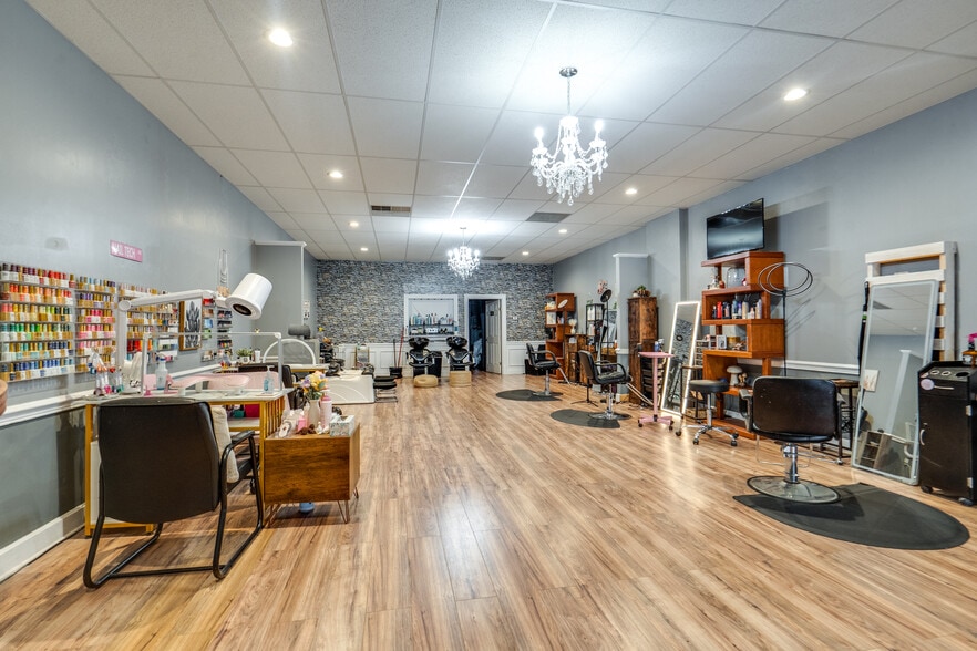 More Photos Of 121-127 E Main St, Ravenna Storefront Retail Office For Sale