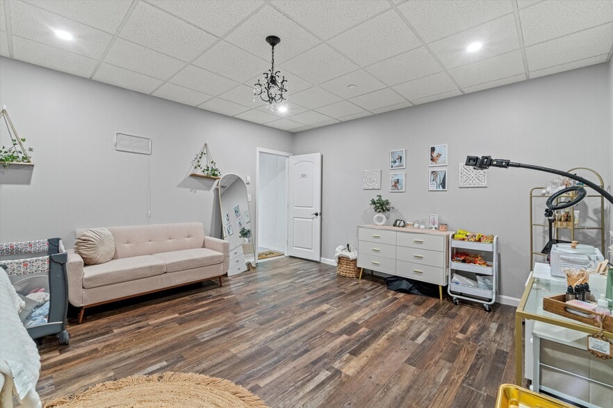 More Photos Of 1794 Bridge St, Dracut Storefront For Sale