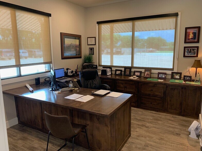 More Photos Of 105 McBar Dr, Jarrell Light Distribution For Lease