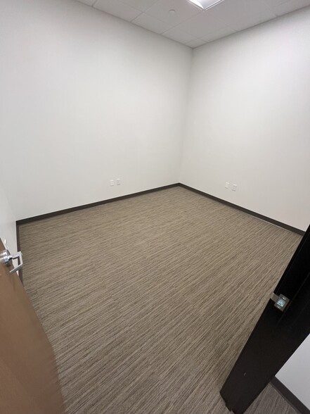 More Photos Of 1360 N Bullard Ave, Goodyear Office For Lease