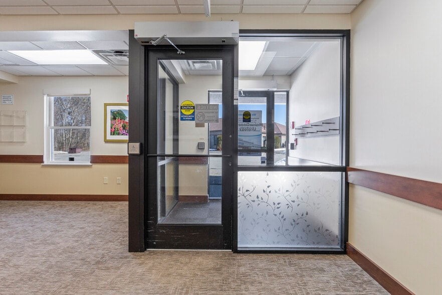 More Photos Of 11 Evergreen Dr, Oakland Office For Sale