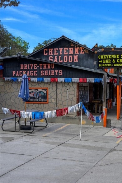 More Photos Of 337 S US Highway 17, East Palatka General Retail For Sale