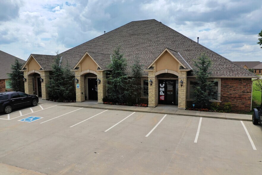 More Photos Of 10921 S Western Ave, Oklahoma City Office For Lease