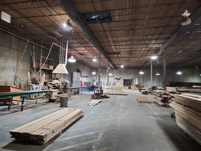 More Photos Of 866 River Rd, Valley Manufacturing For Sale