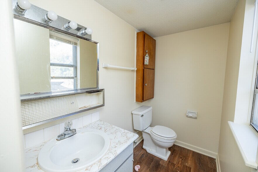 More Photos Of 2520 E Lincoln St, Wichita Apartments For Sale