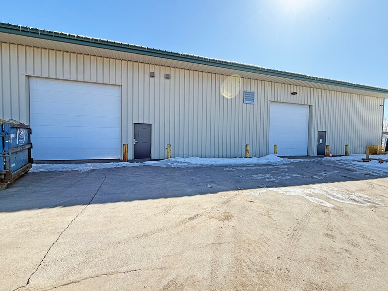 More Photos Of 3 Aviation Park Dr, Londonderry Service For Lease