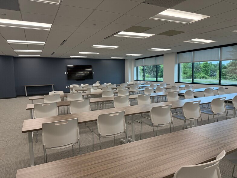 More Photos Of N19W24133 Riverwood Dr, Pewaukee Office For Lease