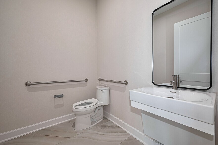 More Photos Of 1325 Main St, Katy Office Residential For Lease