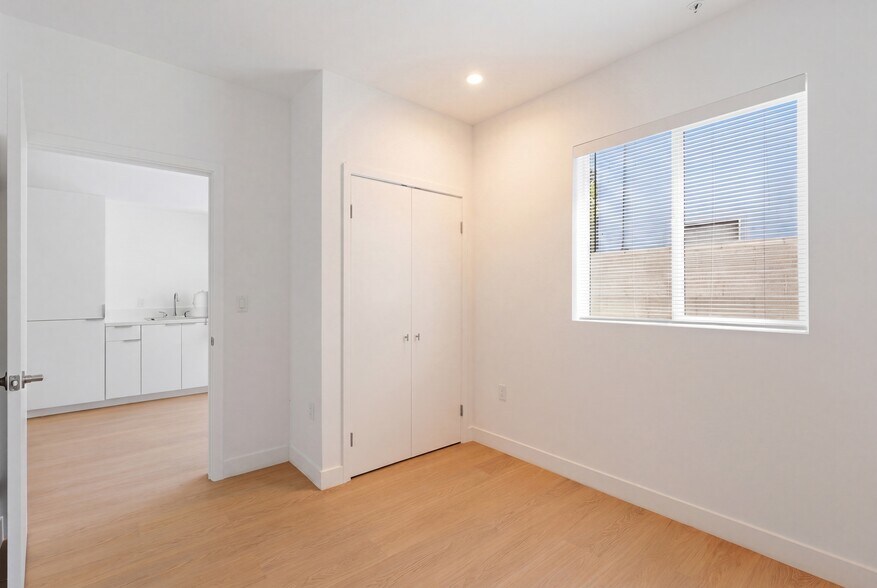 More Photos Of 1009 E 29th St, Los Angeles Apartments For Sale