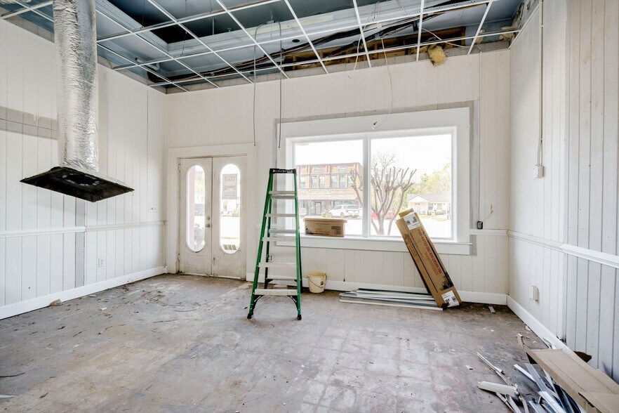 More Photos Of 111 Main Street, Lincolnton Flex For Sale