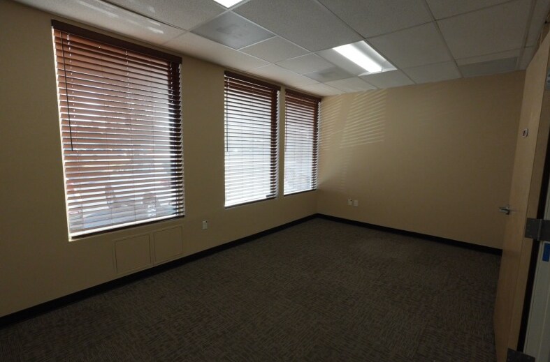 More Photos Of 1607 Beavercreek Rd, Oregon City Office For Lease