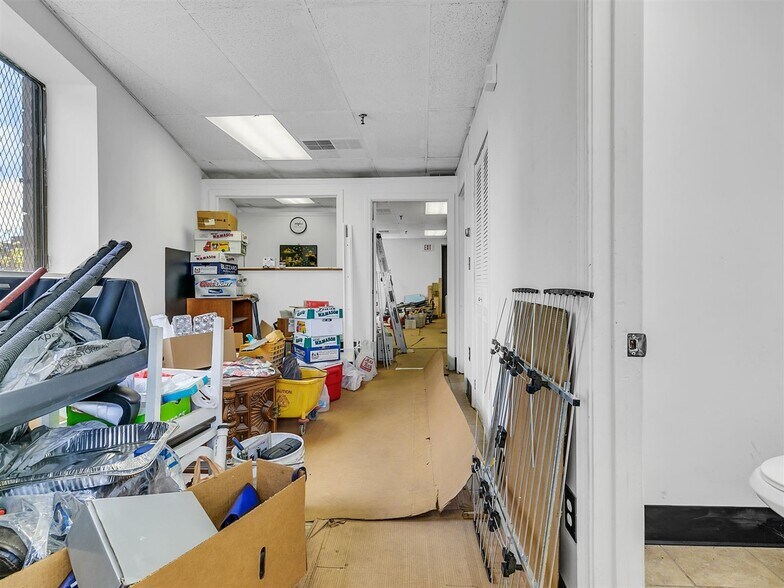 292 Lowell St, Lawrence, MA 01841 Retail