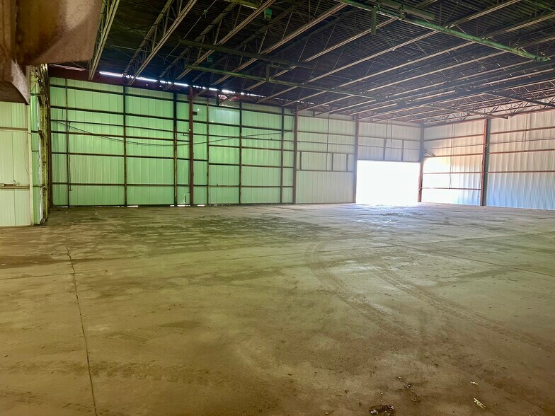 More Photos Of 12345 Massey ave, Tyler Distribution For Lease