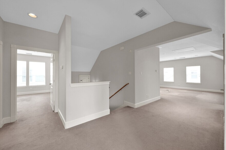 More Photos Of 25511 Budde Rd, The Woodlands Office For Lease