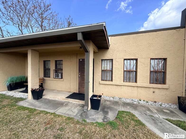 More Photos Of 1625 N US Highway 17, Eagle Lake Office For Lease