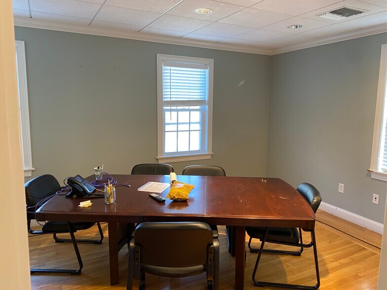 More Photos Of 7 Main St, North Kingstown Storefront Retail Office For Lease