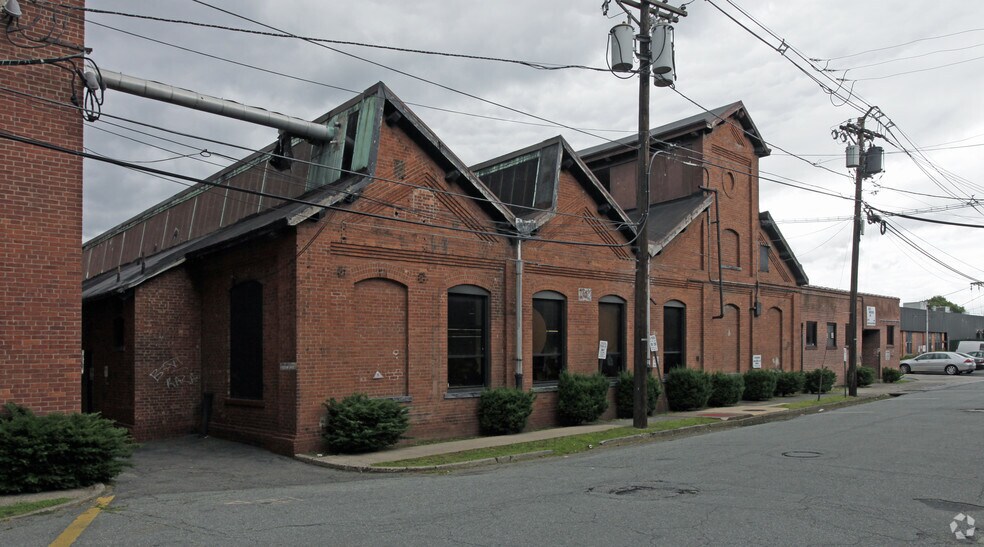 More Photos Of 141 Lanza Ave, Garfield Unknown For Lease