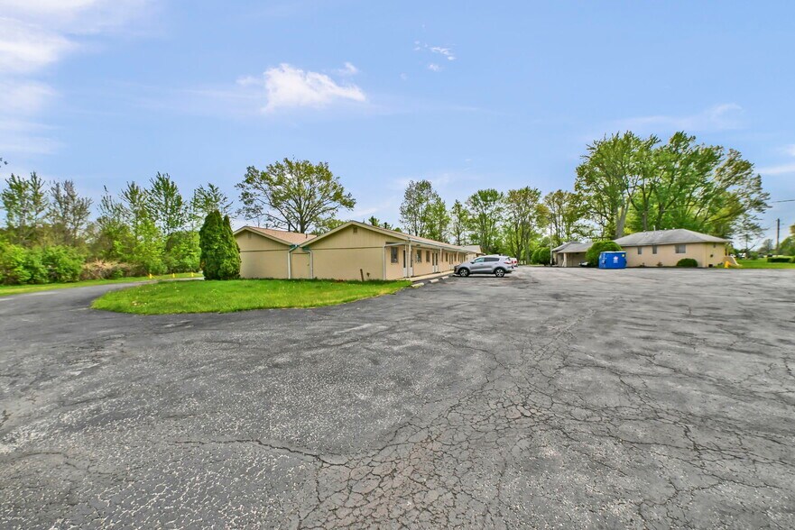 More Photos Of 44077 Oberlin Elyria Rd, Oberlin Hotel For Sale