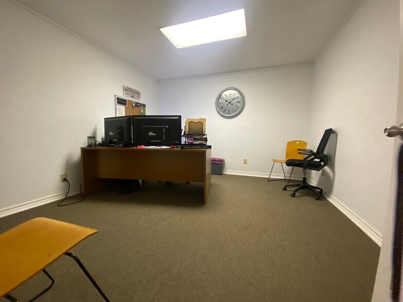 More Photos Of 12841 Highway 90, Beaumont Warehouse For Lease