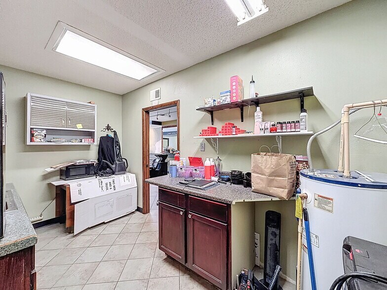 More Photos Of 13414 US Highway 19, Hudson Showroom For Lease