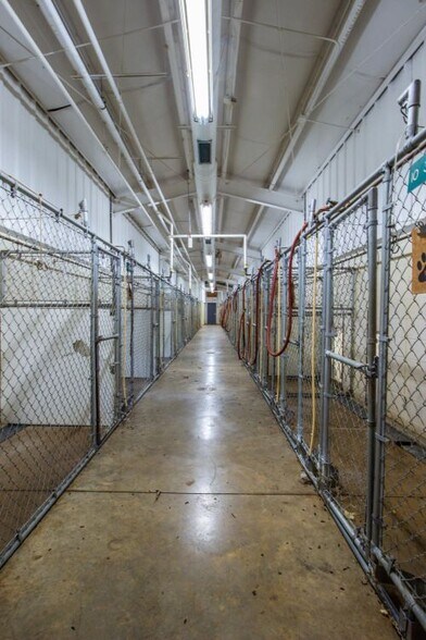 More Photos Of 1850 Berryhill Rd, Cordova Veterinarian Kennel For Sale