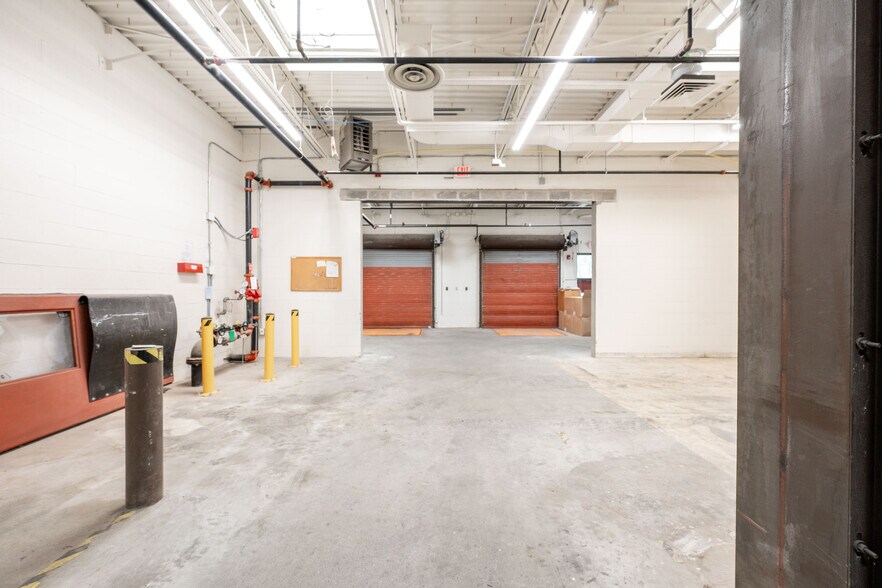 More Photos Of 10 Mile Hill Rd, Newtown Warehouse For Lease