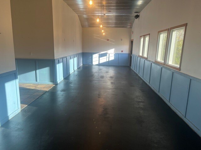 More Photos Of 109 Crossings Mall, Elkview Restaurant For Lease