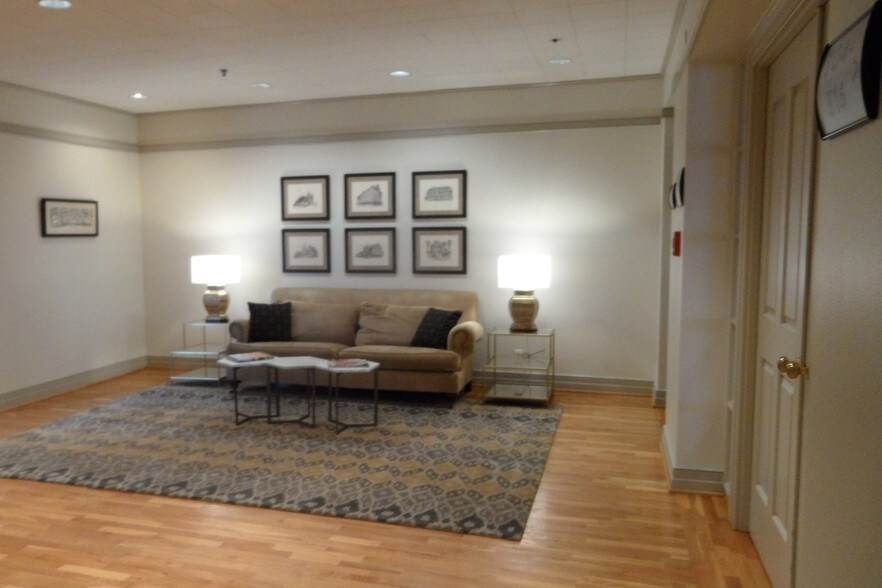 More Photos Of 2228 Mechanic St, Galveston Office For Sale