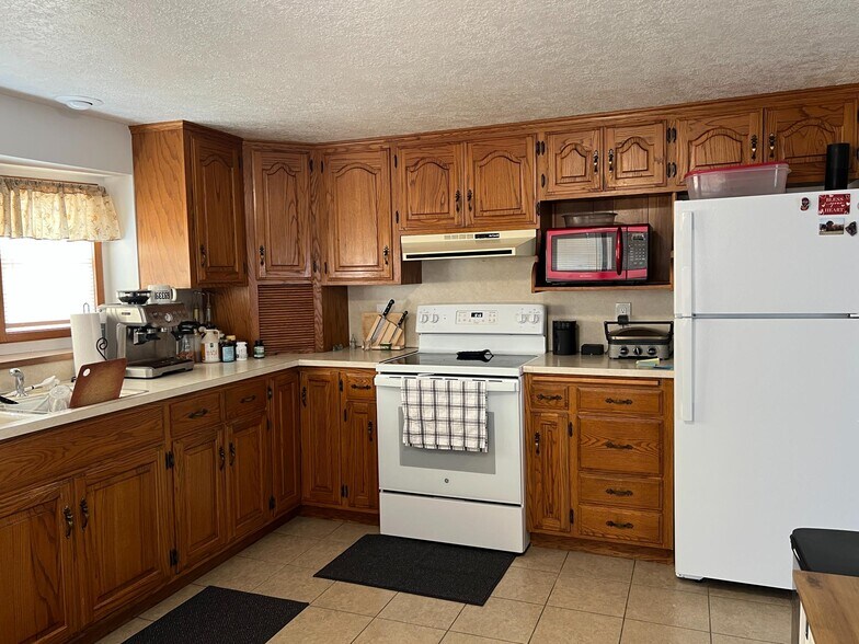 More Photos Of 112 McPherson St, Crawford Restaurant For Sale