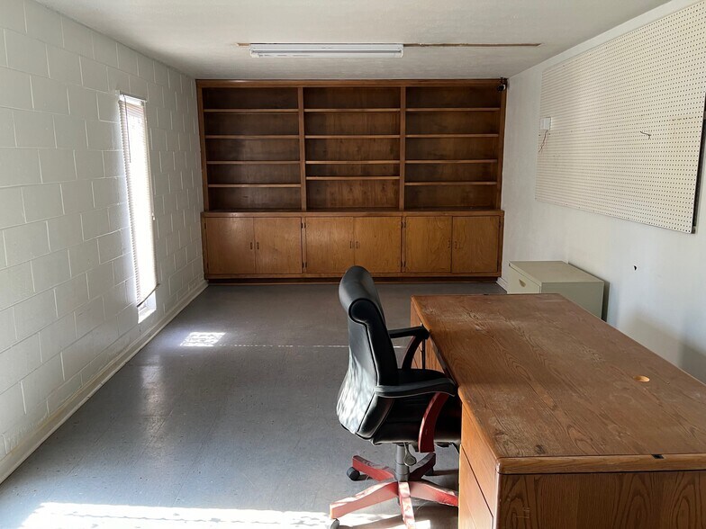 More Photos Of 5918 Coca Cola Blvd, Columbus Warehouse For Lease