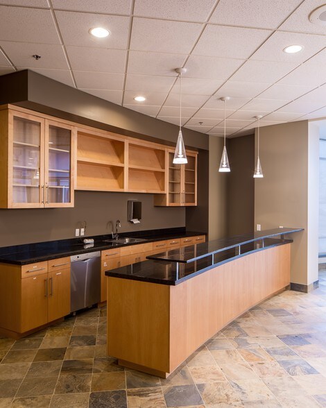 More Photos Of 9023 Columbine Rd, Eden Prairie Unknown For Lease