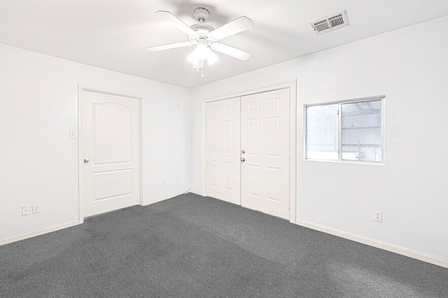 More Photos Of 8621 Antelope Dr, Houston Service For Lease