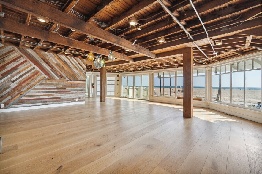 More Photos Of 523 Ocean Front Walk, Venice Storefront Retail Office For Lease