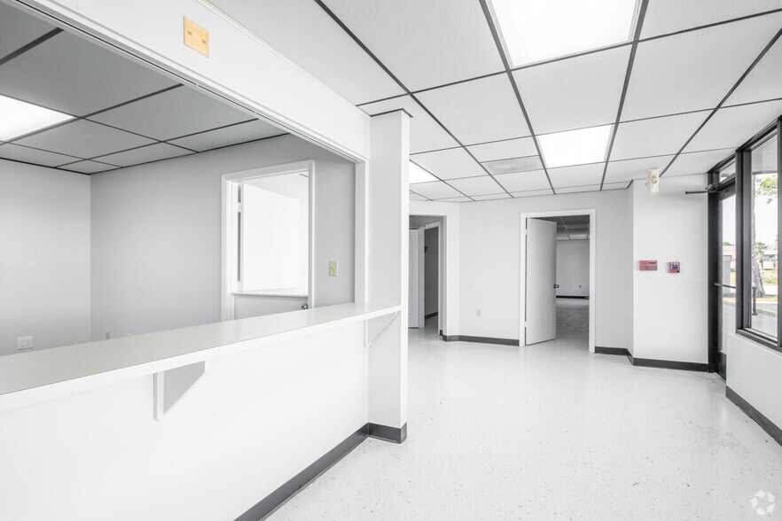 More Photos Of 1535 N Cogswell St, Rockledge Warehouse For Lease